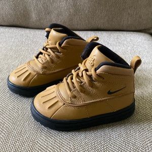 Nike Woodside ACG Toddler size 6C